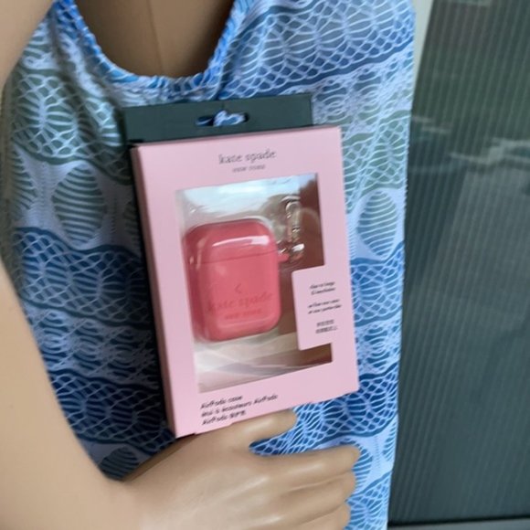Kate Spade New York AirPods Case With Clip Panache Pink - Picture 3 of 16
